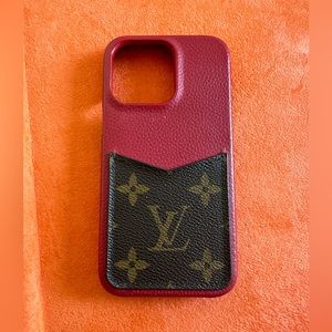 LOUIS VUITTON
Monogram Pallas iPhone 13 Pro Bumper Scarlet iPhone 13 Pro Max